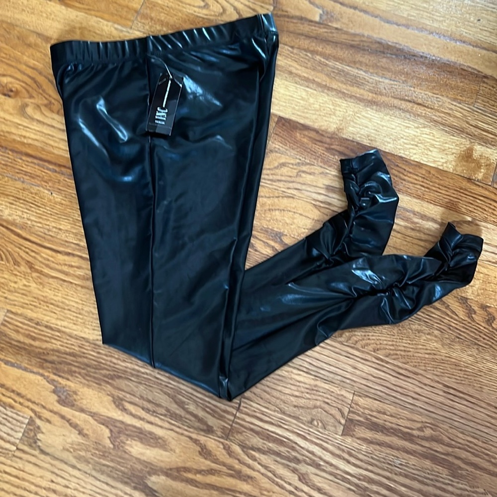 NWTFauxleather INCInternationalConcepts black leggingsS:M.Ruched at ankles.Soft